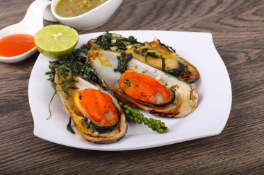 Ispanaklı pişmiş midye