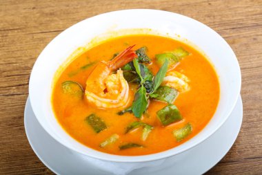 Karides ile baharatlı köri