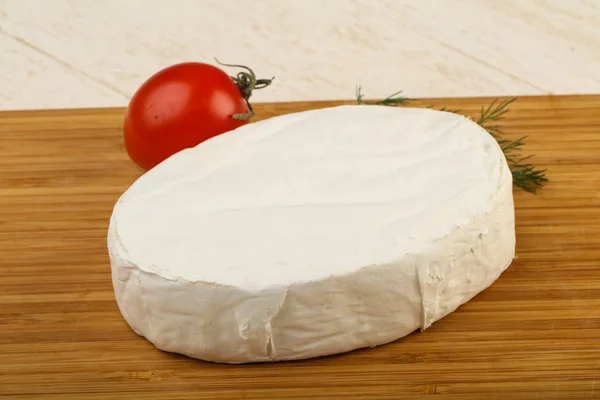 Smakelijke Camembert kaas — Stockfoto