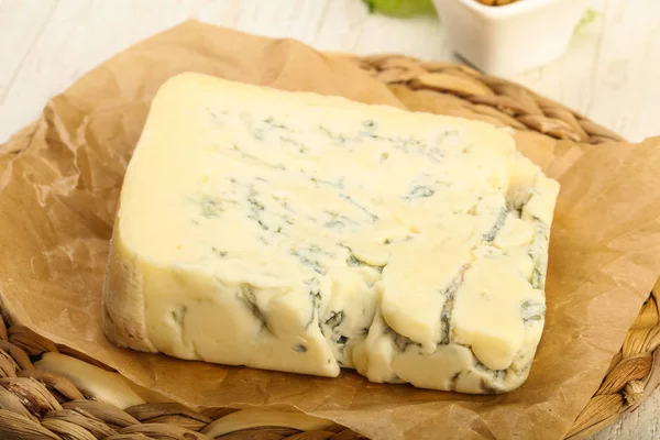 Delicioso queijo Gorgonzola — Fotografia de Stock