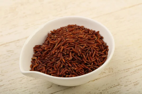 Råa brunt ris i skålen — Stockfoto