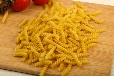 Makarna için ham fussili