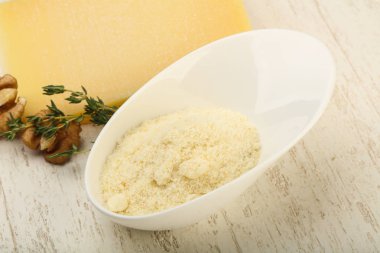 Parmesan peyniri rendesi