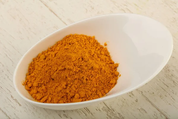 Polvo de curcuma en el recipiente — Foto de Stock