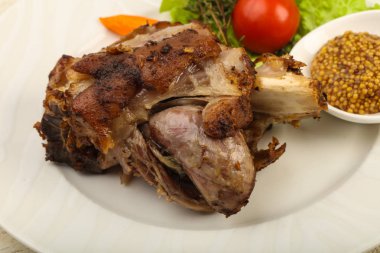 Kavrulmuş domuz diz