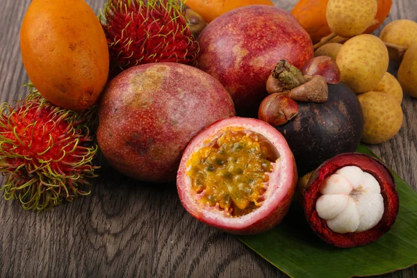 Mistura de frutas tropicais — Fotografia de Stock