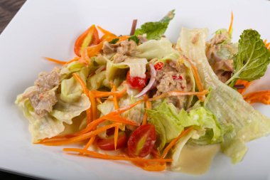 lezzetli ton balıklı salata 