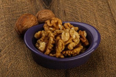 Kabın içinde açık ceviz