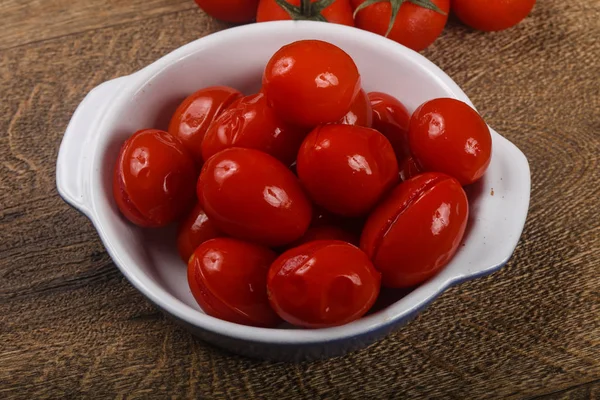 Маринованные помидоры черри — стоковое фото