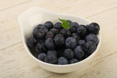 Kabın içinde olgunlaşmış yaban mersini