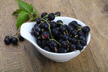 Siyah kuş üzümü yığın