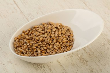 Kabın içinde buğday taneleri