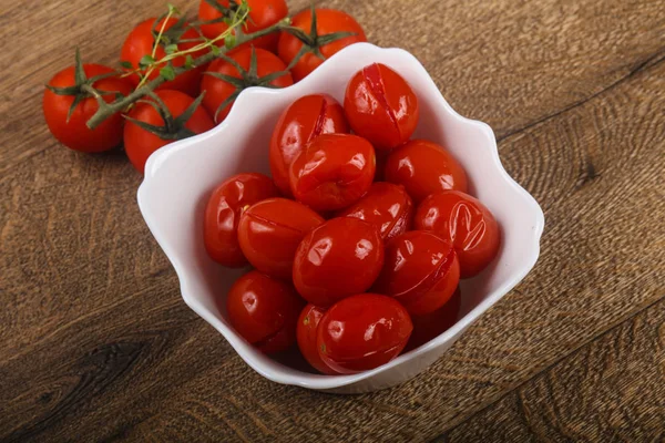 Tomates cereja em conserva — Fotografia de Stock