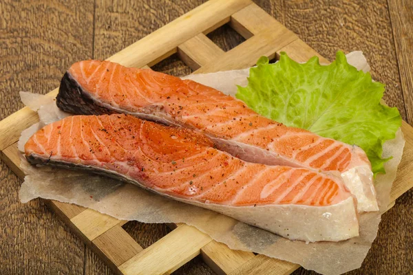 Scheibe roher Lachs — Stockfoto