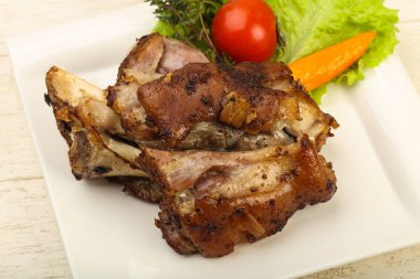 Kavrulmuş domuz diz