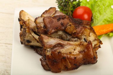 Kavrulmuş domuz diz