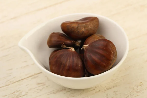 Ripe Chestnut in the bowl — Stock Photo, Image