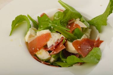 Salata ile proscuitto, mozzarella