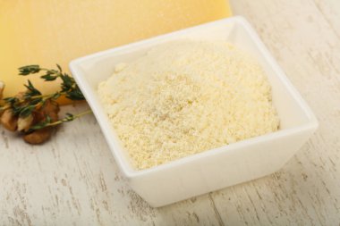 Parmesan peyniri rendesi