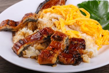 Unaju - yılan balığı pirinç