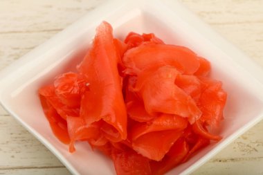 Kabın içinde çekilen zencefil 