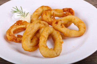 Sıcak çıtır kalamar Tempura