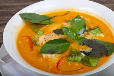 Baharatlı kırmızı köri