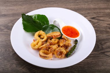 Kızarmış kalamar halkaları