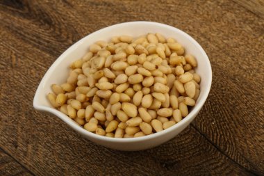 kabın içinde sedir fındık 