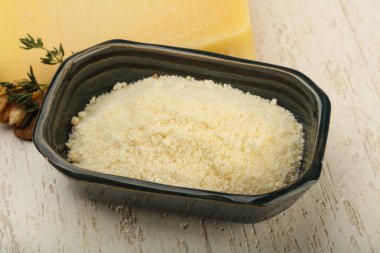 Parmesan peyniri rendesi