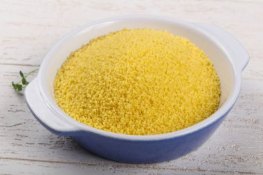 Kabın içinde ham kuskus 