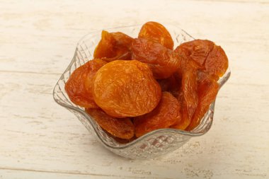 Kasede kurutulmuş kayısı.