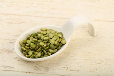 yeşil bezelyeler kasede