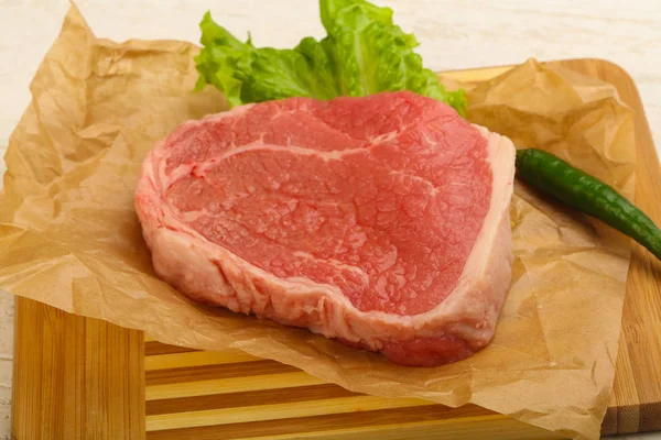 Bifteck de boeuf cru — Photo