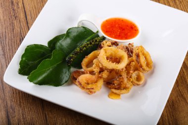 Kızarmış kalamar halkaları