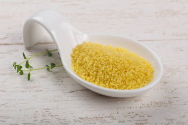 Kabın içinde ham kuskus