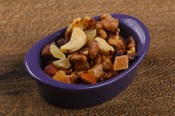 Mezcla de frutos secos en el bowl —  Fotos de Stock