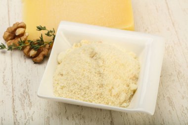 Parmesan peyniri rendesi