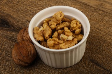 Kabın içinde açık ceviz