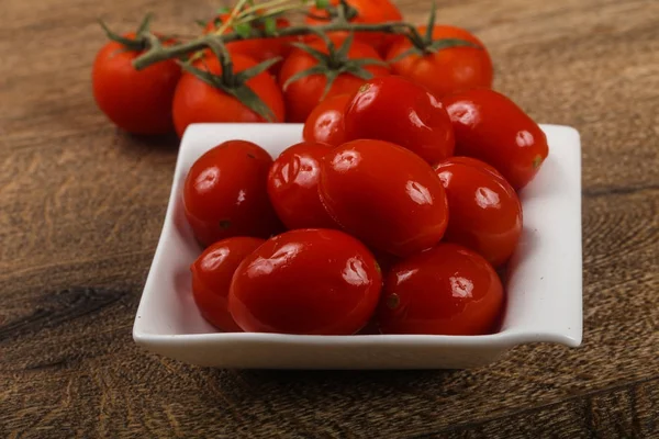 Вишневі помідори квашені — стокове фото