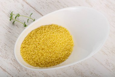 Kabın içinde ham kuskus 