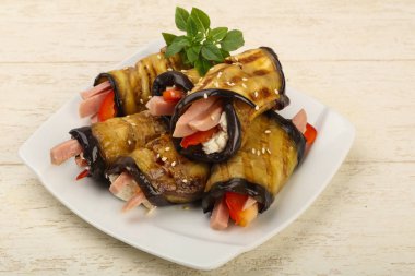 Jambon ile doldurulmuş patlıcan