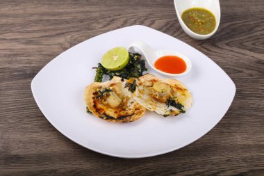 Ispanak ile pişmiş tarak