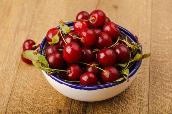 Cherry berries in the bowl — Stock Photo, Image