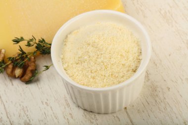 Parmesan peyniri rendesi