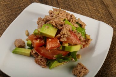 Ton balığı ve Avokado salatası