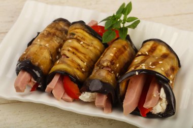 Jambon ile doldurulmuş patlıcan