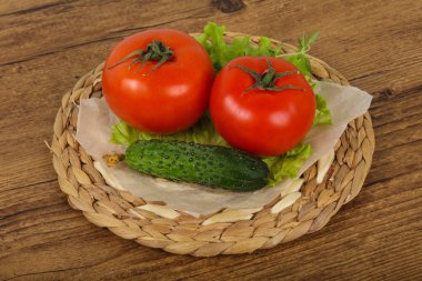 Olgun salatalık ve domates