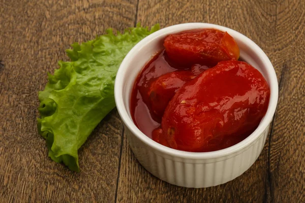 Tomates pelées dans le bol — Photo