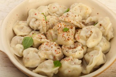 Lezzetli haşlanmış mantı